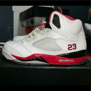 Jordan Retro fire red 5 size 11